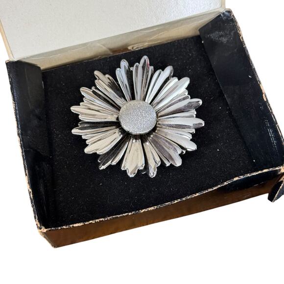 Sarah Coventry 6228 / 7022 / 7228 Lot 3 Piece Earings Broach Silver Tone Clip On - Picture 9 of 11